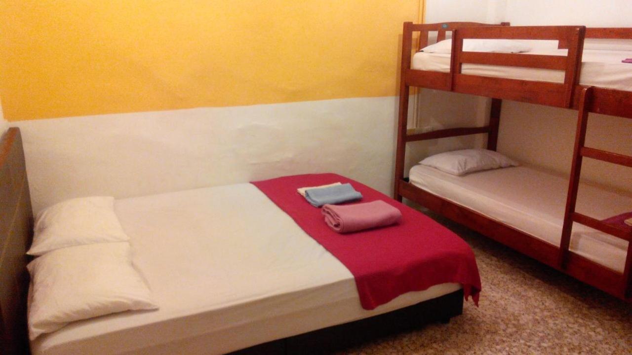 Cocoa Mews Cafe And Homestay George Town Esterno foto