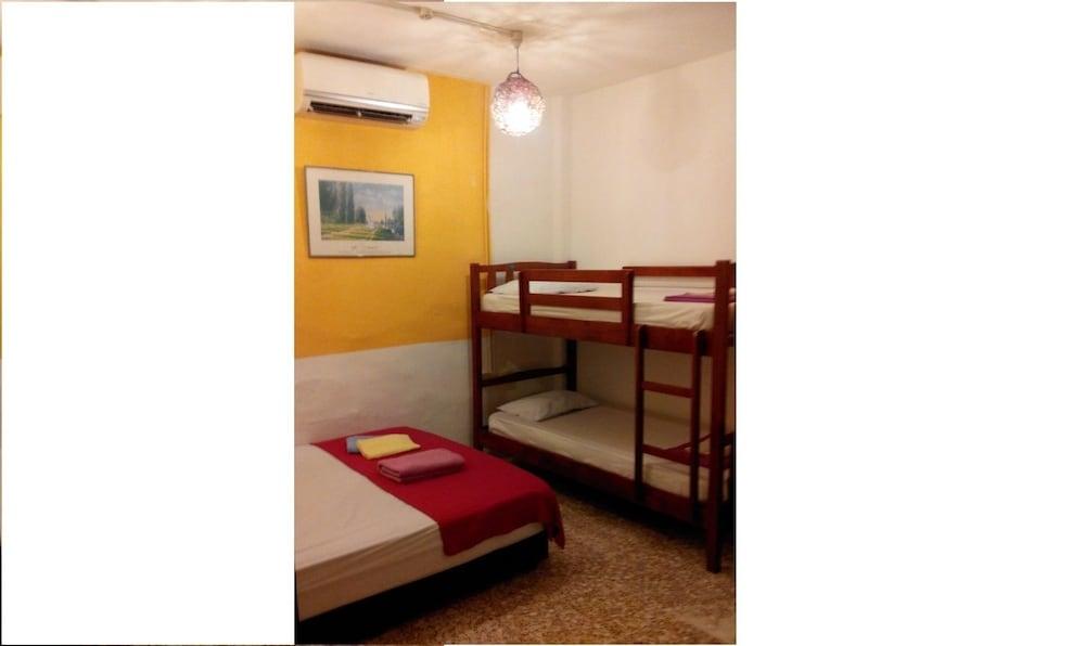 Cocoa Mews Cafe And Homestay George Town Esterno foto