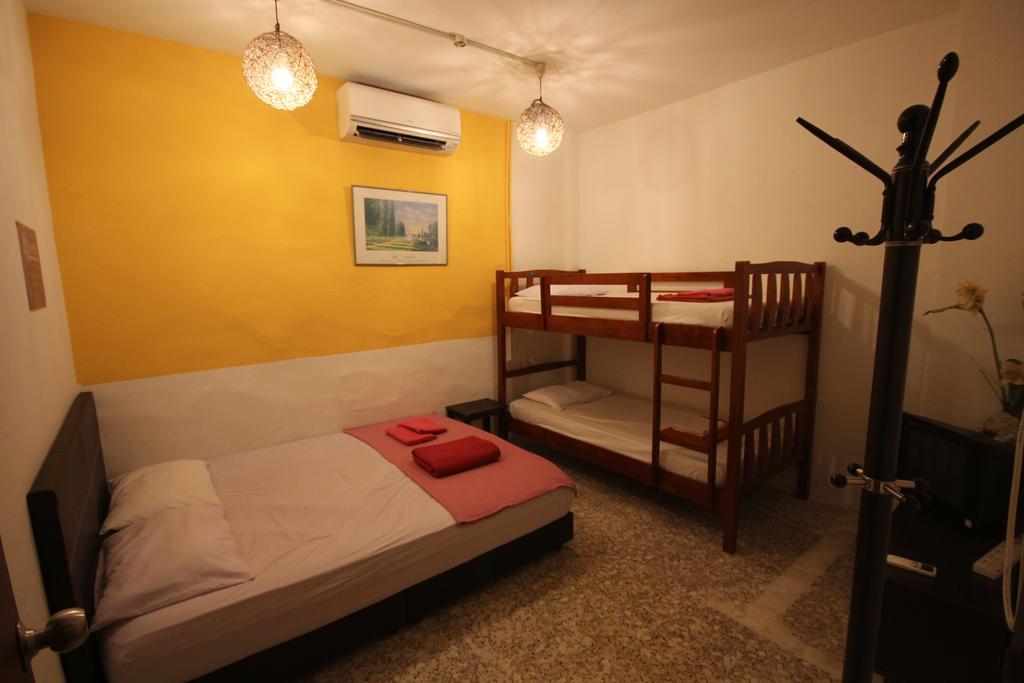 Cocoa Mews Cafe And Homestay George Town Esterno foto