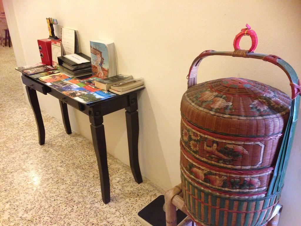 Cocoa Mews Cafe And Homestay George Town Esterno foto