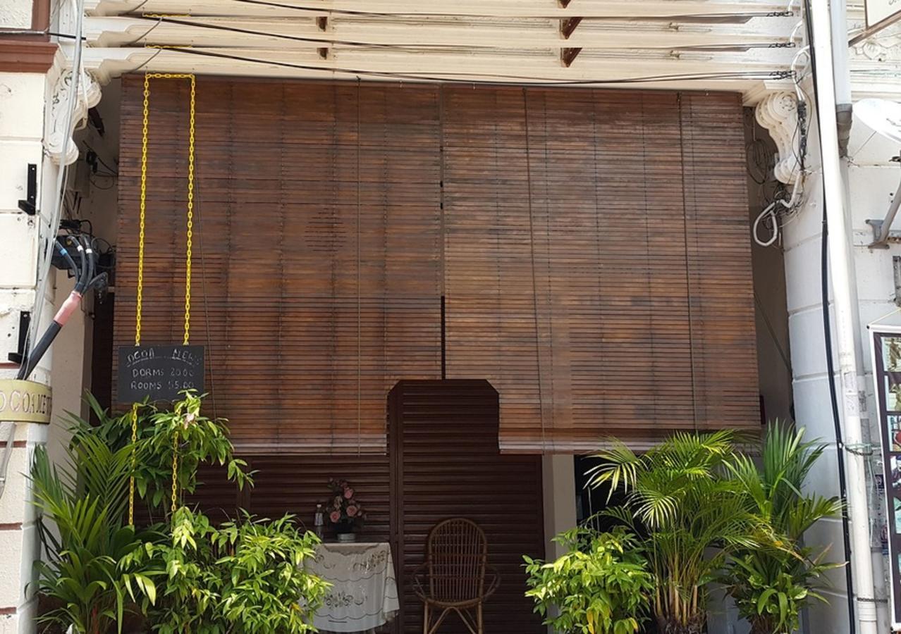 Cocoa Mews Cafe And Homestay George Town Esterno foto