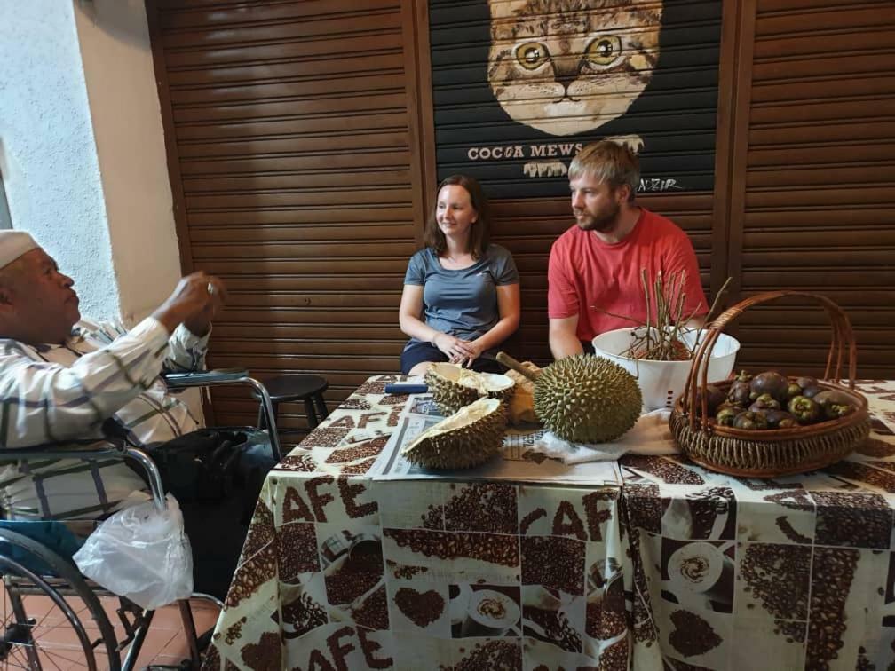 Cocoa Mews Cafe And Homestay George Town Esterno foto